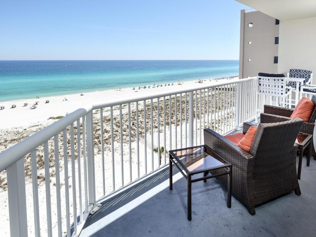 Summerwind West Navarre Room photo