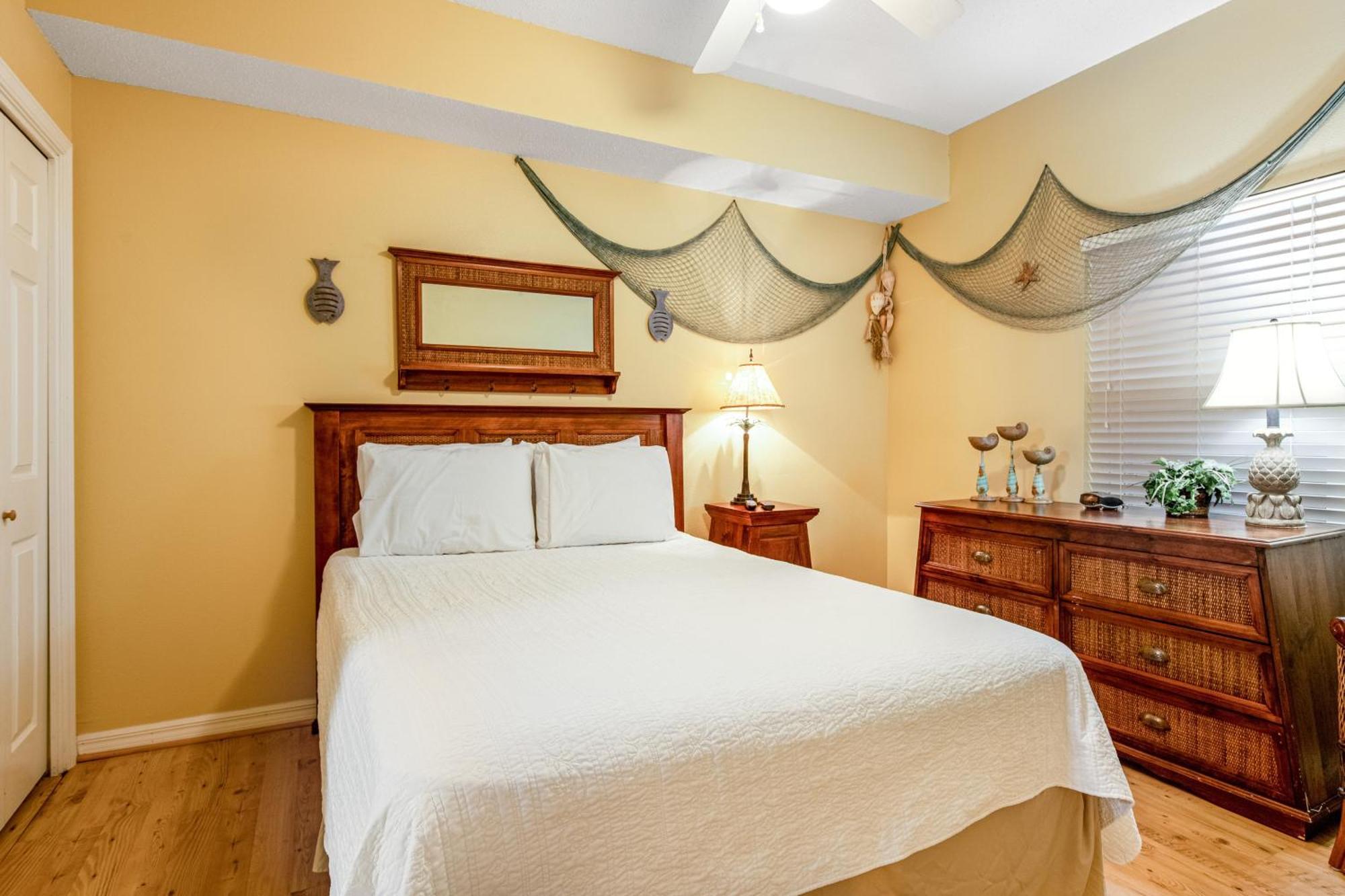 Summerwind West Navarre Room photo