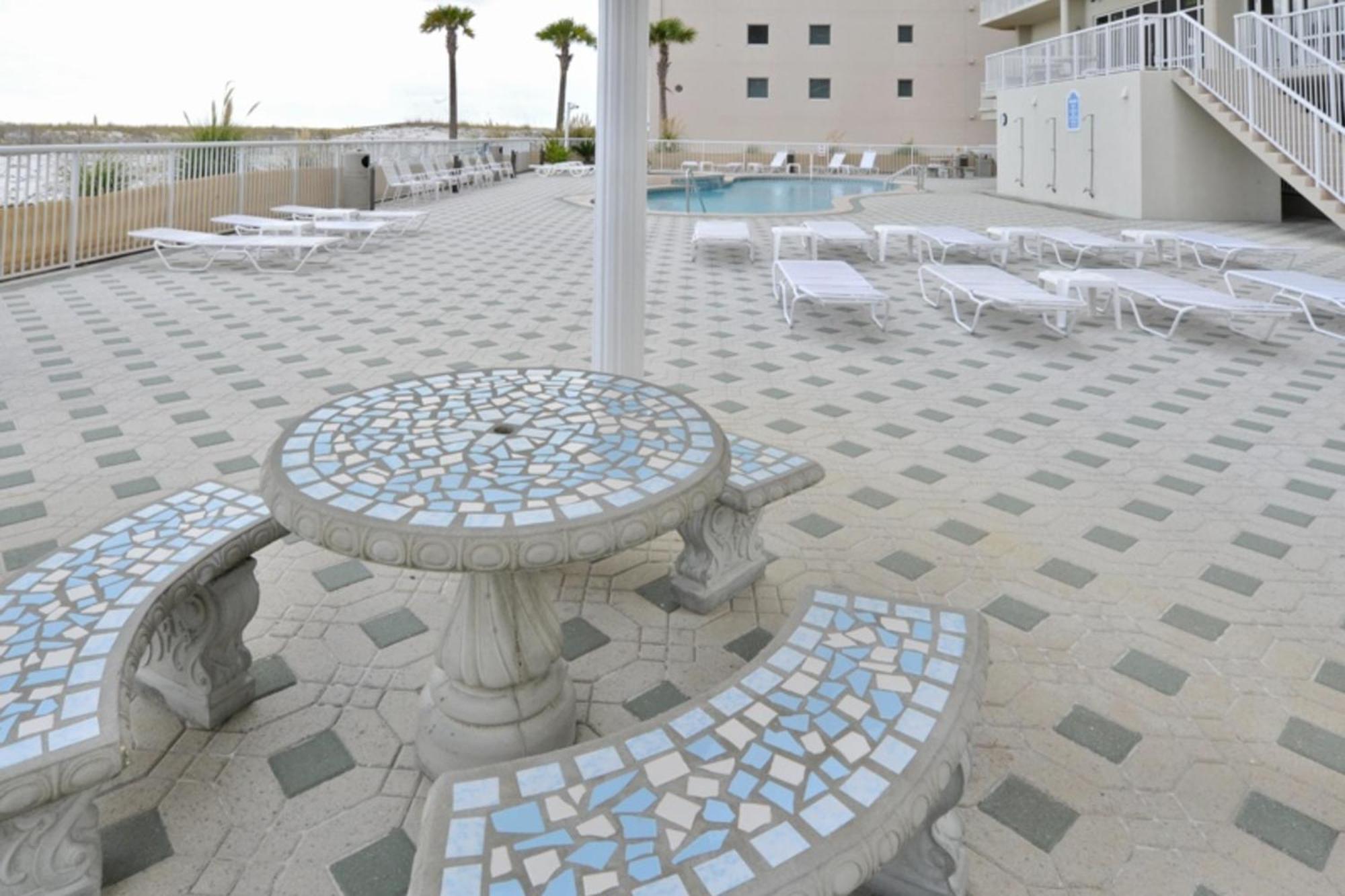 Summerwind West Navarre Room photo